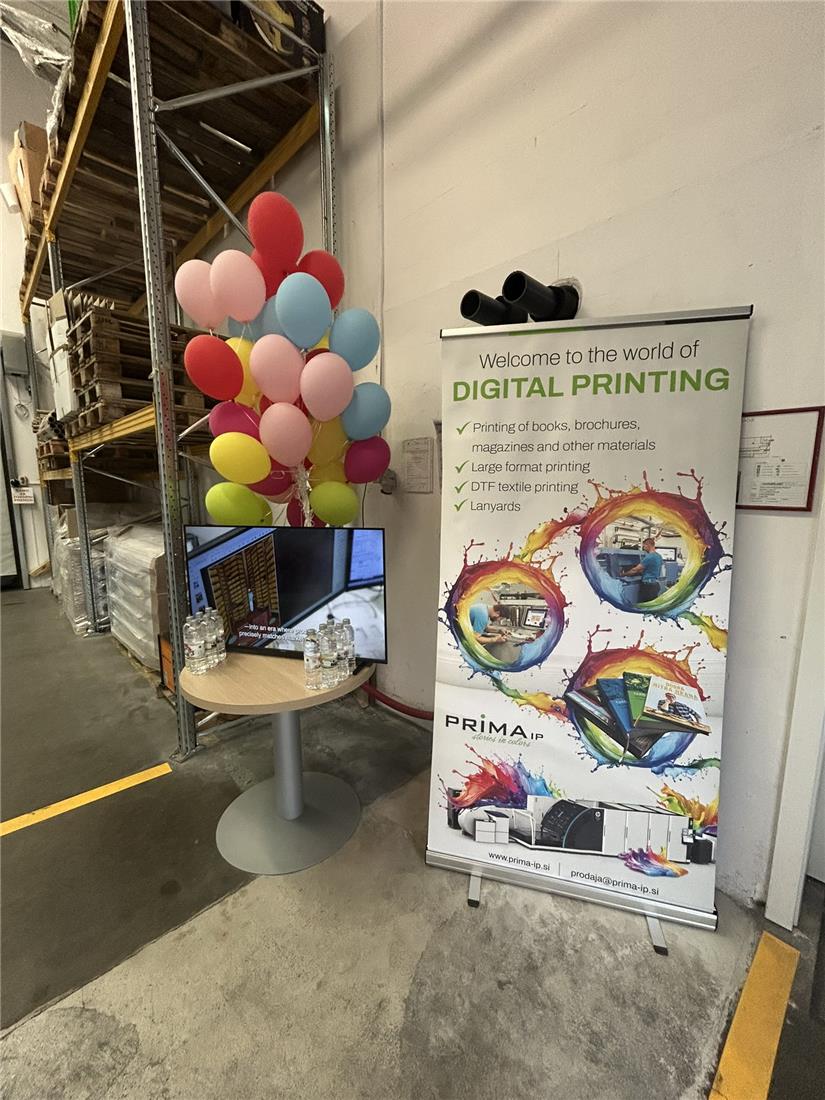Roll-up stojalo in promocijska postavitev Prima IP