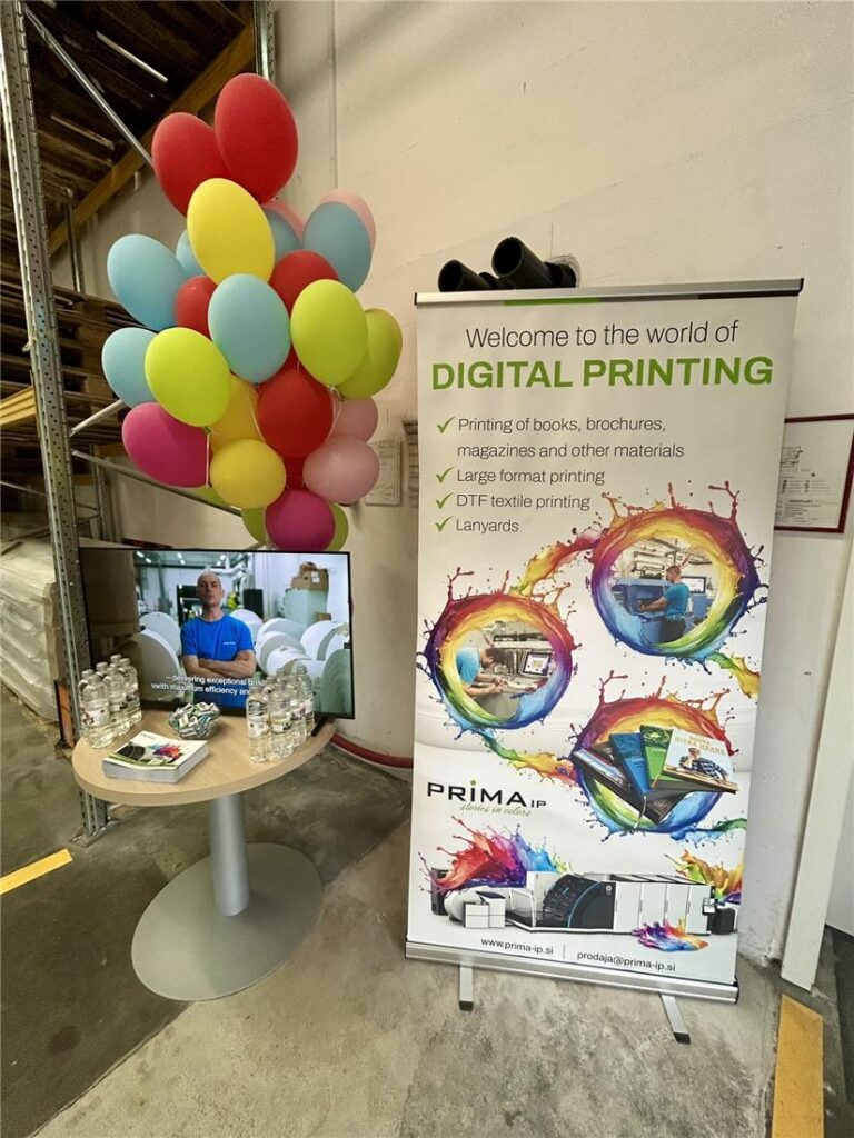 Roll-up stojalo in promocijska postavitev Prima IP