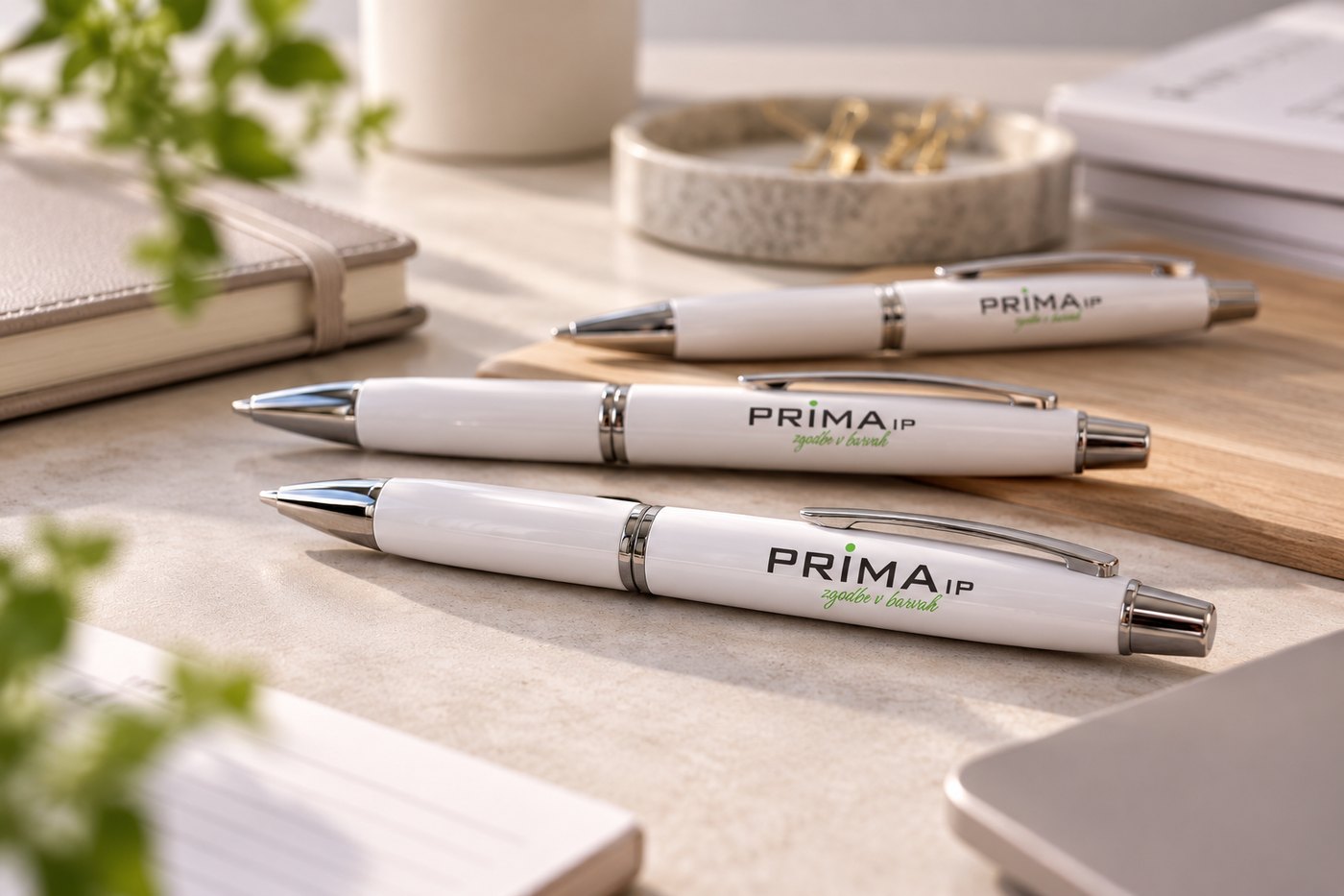 Pisala z logotipom Prima IP, potiskana s tampotiskom